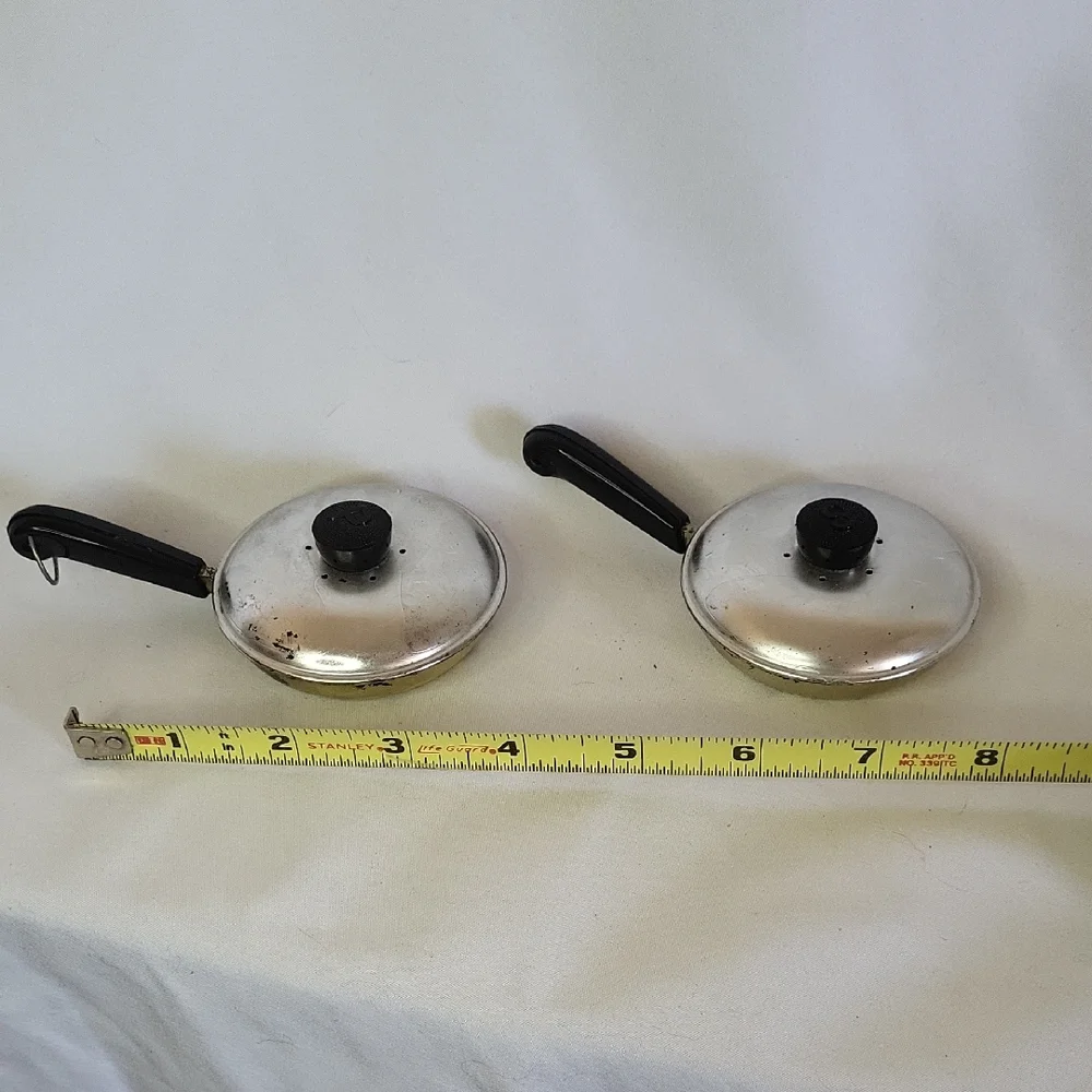 Salt & Pepper Skillet Frying Pan Shaker Set Aluminum Plastic Vintage Brillium